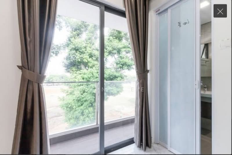 Modern hougang mrt master room ensuite bathroom rental lease house, , 1 Bedroom, , Semi-Detached House For Rent, by Ben Lee, 500205165 - PropertyGuru.com.sg