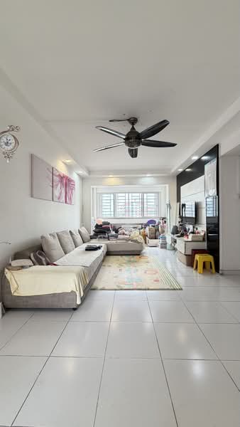 512 Choa Chu Kang Street 51, 512 Choa Chu Kang Street 51, 4 Bedrooms, 1,430 sqft, HDB Flat For Sale, by Lee Irene, 500205183 - Living Room - PropertyGuru.com.sg