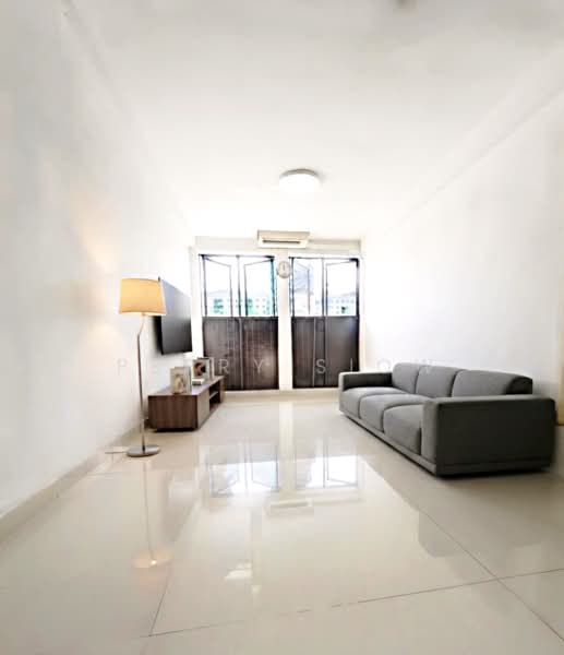 183 Toa Payoh Central, 183 Toa Payoh Central, 2 Bedrooms, 689 sqft, HDB Flat For Sale, by Perry Siow, 500205188 - Living Room - PropertyGuru.com.sg