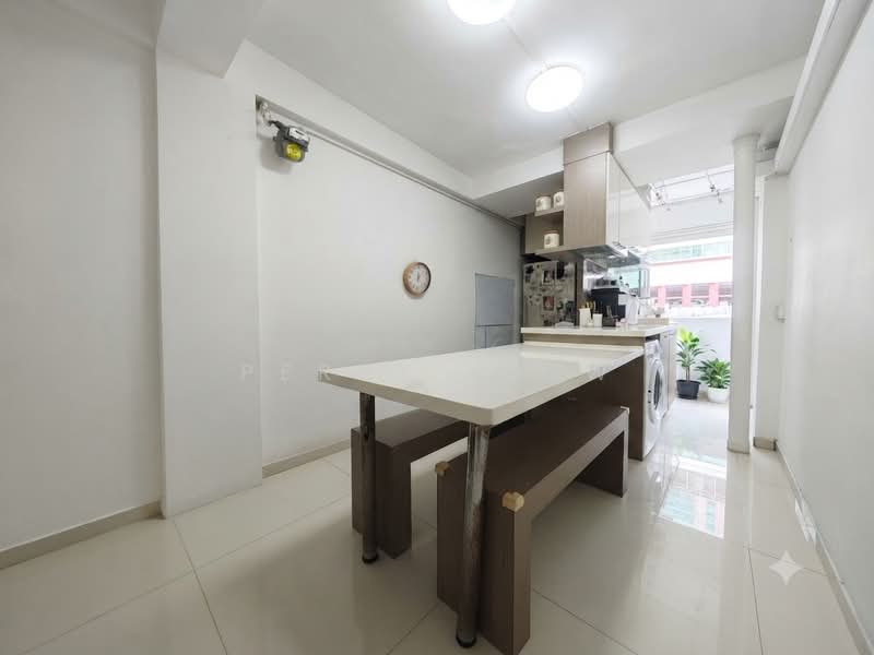 183 Toa Payoh Central, 183 Toa Payoh Central, 2 Bedrooms, 689 sqft, HDB Flat For Sale, by Perry Siow, 500205188 - Kitchen - PropertyGuru.com.sg