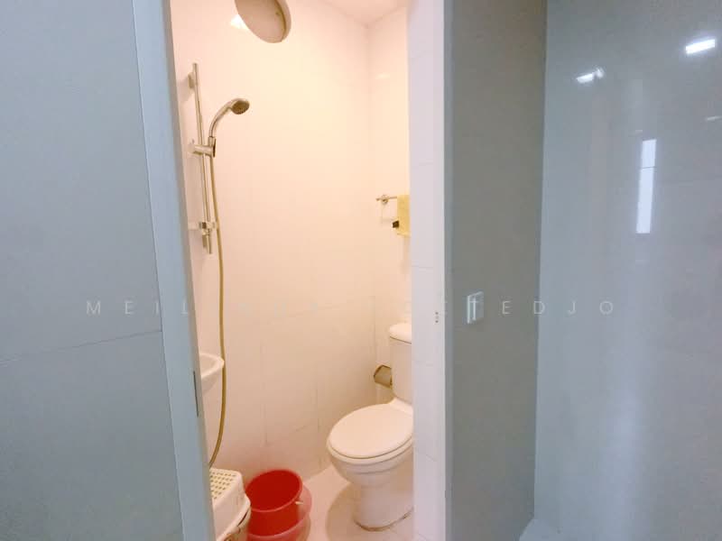 Soleil @ Sinaran, 6 Sinaran Drive, 4 Bedrooms, 1,722 sqft, Condominium For Rent, by Meilinda Soetedjo, 500205189 - Bathroom - PropertyGuru.com.sg