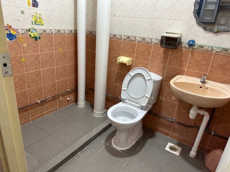 182 Yung Sheng Road, 182 Yung Sheng Road, Room Rental, 120 sqft, HDB Flat For Rent, by Gary H S Chua, 500205196 - Bathroom - PropertyGuru.com.sg