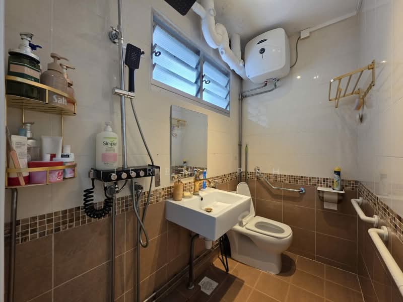 630 Pasir Ris Drive 3, 630 Pasir Ris Drive 3, 4 Bedrooms, 1,302 sqft, HDB Flat For Sale, by Jeremy Peh, 500205211 - Bathroom - PropertyGuru.com.sg