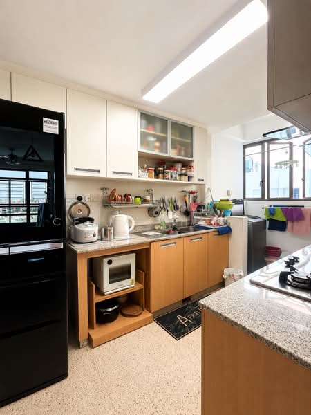 Blue Horizon, 21 West Coast Crescent, 2 Bedrooms, 958 sqft, Condominium For Sale, by Celia Chong 张瑂籣, 500205216 - Kitchen - PropertyGuru.com.sg