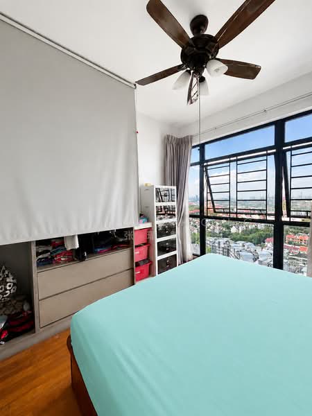 Blue Horizon, 21 West Coast Crescent, 2 Bedrooms, 958 sqft, Condominium For Sale, by Celia Chong 张瑂籣, 500205216 - Bedroom - PropertyGuru.com.sg
