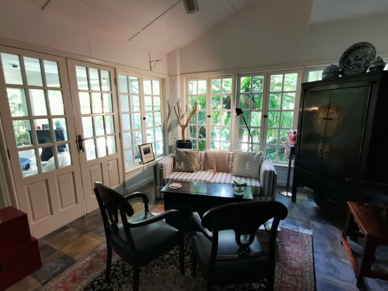 Bungalow Suitable for A&A or Rebuild, Clementi Park / Upper Bukit Timah, 5 Bedrooms, 5,000 sqft, Good Class Bungalow For Sale, by Jeremy Peh, 500205239 - Living Room - PropertyGuru.com.sg