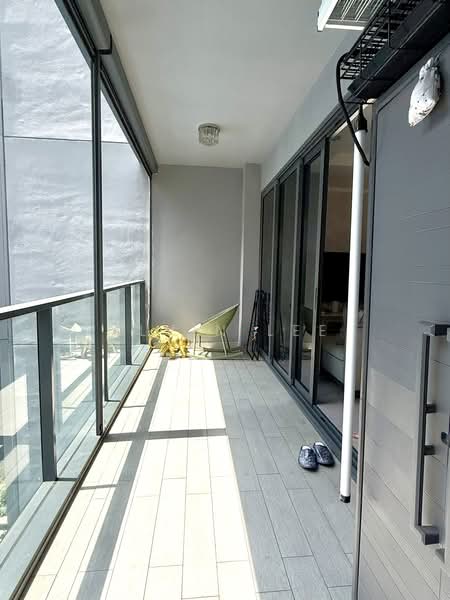 C.H.E.A.P! C.H.E.A.P! Luxurious 4 Bedrooms! Stunning Pool View! Move-in Condition!, Jalan Lempeng, 4 Bedrooms, 1,238 sqft, Condominium For Sale, by Alvin Lee, 500205259 - Balcony - PropertyGuru.com.sg