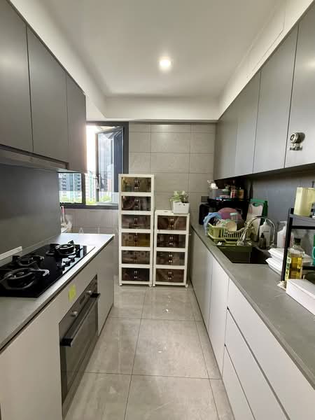 C.H.E.A.P! C.H.E.A.P! Luxurious 4 Bedrooms! Stunning Pool View! Move-in Condition!, Jalan Lempeng, 4 Bedrooms, 1,238 sqft, Condominium For Sale, by Alvin Lee, 500205259 - Kitchen - PropertyGuru.com.sg