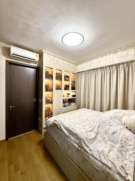 C.H.E.A.P! C.H.E.A.P! Luxurious 4 Bedrooms! Stunning Pool View! Move-in Condition!, Jalan Lempeng, 4 Bedrooms, 1,238 sqft, Condominium For Sale, by Alvin Lee, 500205259 - PropertyGuru.com.sg