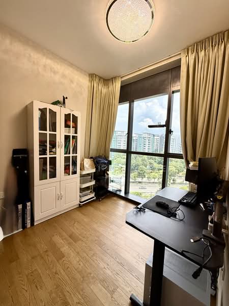 C.H.E.A.P! C.H.E.A.P! Luxurious 4 Bedrooms! Stunning Pool View! Move-in Condition!, Jalan Lempeng, 4 Bedrooms, 1,238 sqft, Condominium For Sale, by Alvin Lee, 500205259 - PropertyGuru.com.sg