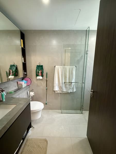 C.H.E.A.P! C.H.E.A.P! Luxurious 4 Bedrooms! Stunning Pool View! Move-in Condition!, Jalan Lempeng, 4 Bedrooms, 1,238 sqft, Condominium For Sale, by Alvin Lee, 500205259 - PropertyGuru.com.sg
