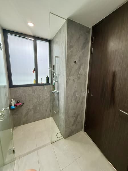 C.H.E.A.P! C.H.E.A.P! Luxurious 4 Bedrooms! Stunning Pool View! Move-in Condition!, Jalan Lempeng, 4 Bedrooms, 1,238 sqft, Condominium For Sale, by Alvin Lee, 500205259 - PropertyGuru.com.sg