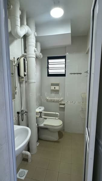 136 Potong Pasir Avenue 3, 136 Potong Pasir Avenue 3, 1 Bedroom, 600 sqft, HDB Flat For Rent, by Cheryl Tan, 500205260 - Bathroom - PropertyGuru.com.sg