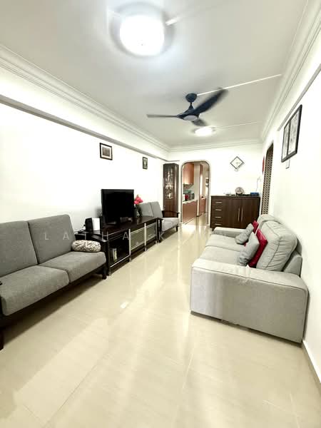 303 Clementi Avenue 4, 303 Clementi Avenue 4, 2 Bedrooms, 721 sqft, HDB Flat For Sale, by Latha Kannan, 500205268 - Living Room - PropertyGuru.com.sg
