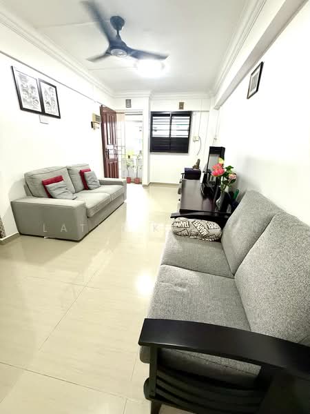 303 Clementi Avenue 4, 303 Clementi Avenue 4, 2 Bedrooms, 721 sqft, HDB Flat For Sale, by Latha Kannan, 500205268 - Living Room - PropertyGuru.com.sg