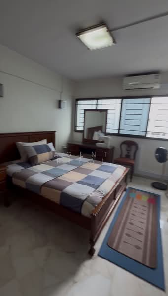 412 Pandan Gardens, 412 Pandan Gardens, 2 Bedrooms, 786 sqft, HDB Flat For Sale, by Agent Rizal, 500205307 - Bedroom - PropertyGuru.com.sg