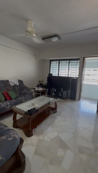 412 Pandan Gardens, 412 Pandan Gardens, 2 Bedrooms, 786 sqft, HDB Flat For Sale, by Agent Rizal, 500205307 - Living Room - PropertyGuru.com.sg