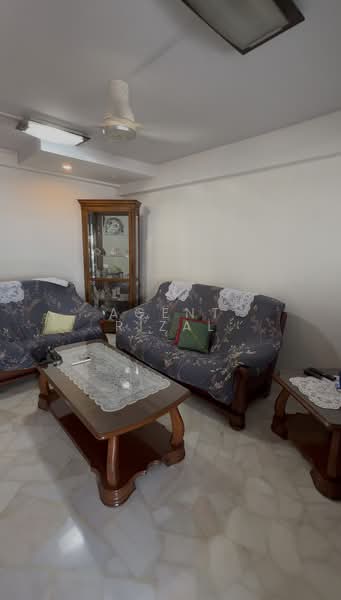 412 Pandan Gardens, 412 Pandan Gardens, 2 Bedrooms, 786 sqft, HDB Flat For Sale, by Agent Rizal, 500205307 - Living Room - PropertyGuru.com.sg