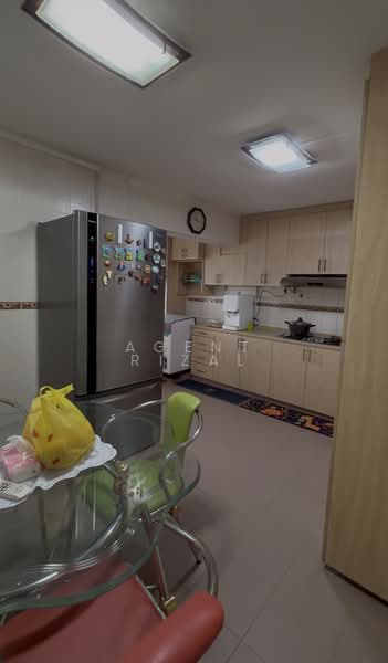 412 Pandan Gardens, 412 Pandan Gardens, 2 Bedrooms, 786 sqft, HDB Flat For Sale, by Agent Rizal, 500205307 - Kitchen - PropertyGuru.com.sg