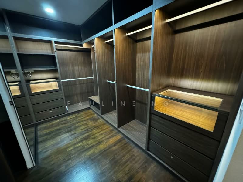 288A Punggol Place, 288A Punggol Place, 3 Bedrooms, 1,249 sqft, HDB Flat For Rent, by Pauline Ng, 500205313 - walkin wardrobe - PropertyGuru.com.sg