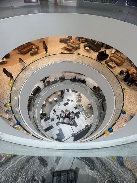 The Heeren, 260 Orchard Road, 5,413 sqft, Mall Shop For Rent, by June Wang, 500205331 - Interior - CommercialGuru.com.sg