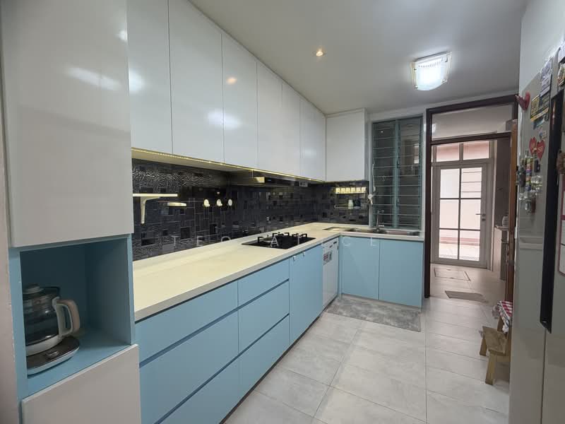 Pinewood Terrace, Pinewood Grove, 5 Bedrooms, 3,855 sqft, Terraced House For Rent, by Teo Alice, 500205340 - Kitchen - PropertyGuru.com.sg