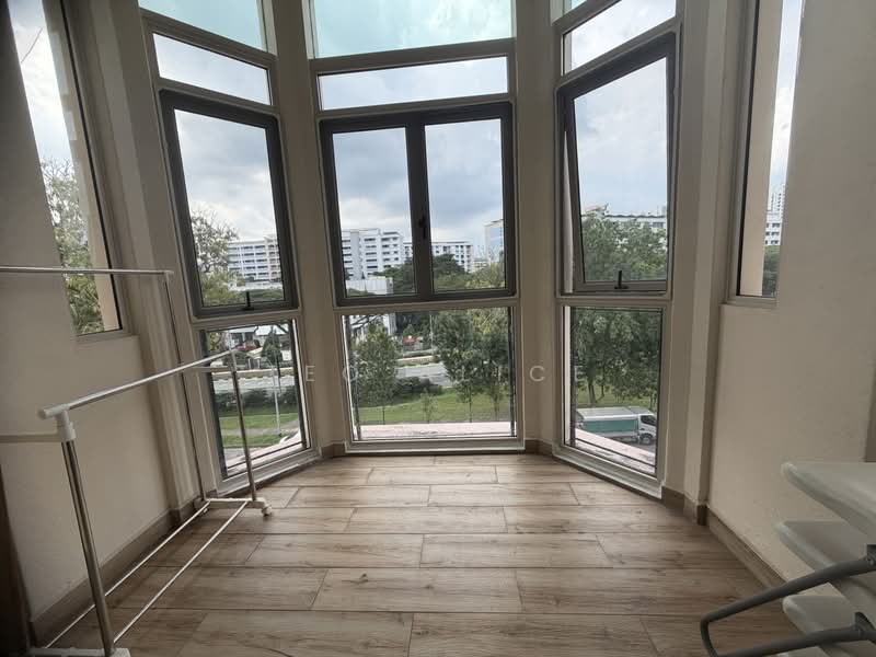 Pinewood Terrace, Pinewood Grove, 5 Bedrooms, 3,855 sqft, Terraced House For Rent, by Teo Alice, 500205340 - Balcony - PropertyGuru.com.sg