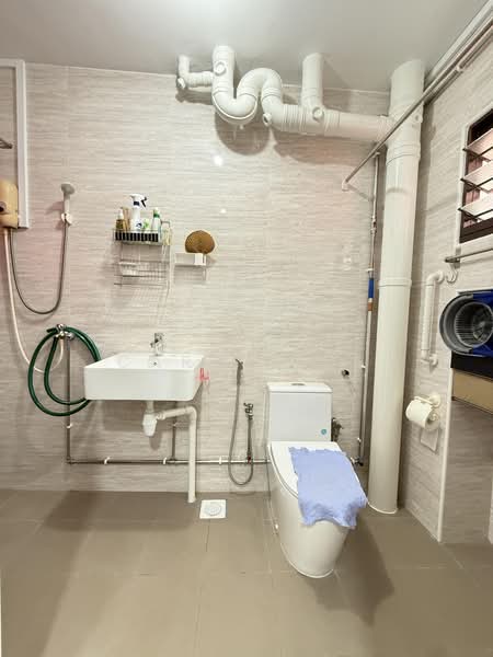 867 Woodlands Street 83, 867 Woodlands Street 83, 4 Bedrooms, 1,582 sqft, HDB Flat For Sale, by Carol Lee, 500205344 - Bathroom - PropertyGuru.com.sg