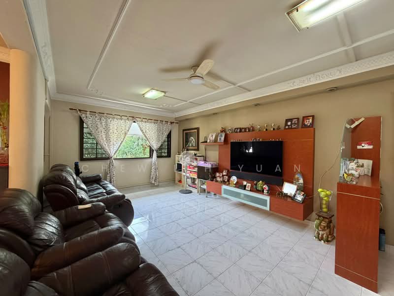 921 Jurong West Street 92, 921 Jurong West Street 92, 3 Bedrooms, 1,313 sqft, HDB Flat For Sale, by Chew Lih Yuan, 500205355 - Living Room - PropertyGuru.com.sg