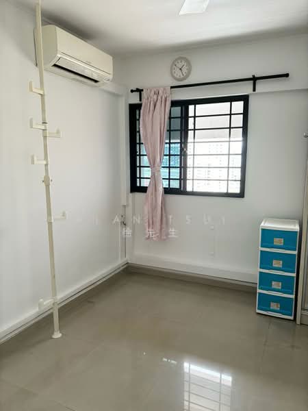 Master Bedroom for 1 Lady @ Blk 639 Rowell Rd, Rowell Road, Room Rental, 200 sqft, HDB Flat For Rent, by Alan Tsui 徐先生, 500205363 - Interior - PropertyGuru.com.sg