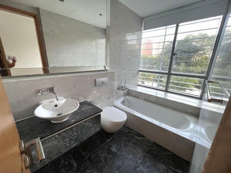 Paterson Suites, 57 Paterson Road, 3 Bedrooms, 1,679 sqft, Condominium For Rent, by Esther Ng, 500205369 - Bathroom - PropertyGuru.com.sg