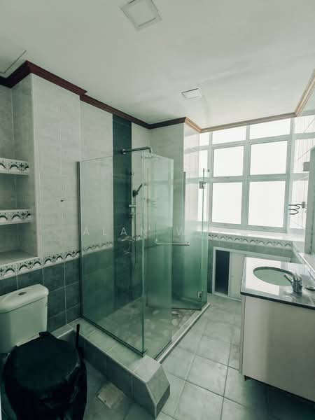Lakepoint Condo, 2 Lakepoint Drive, 3 Bedrooms, 2,217 sqft, Condominium For Rent, by Alan Wee, 500205370 - Bathroom - PropertyGuru.com.sg
