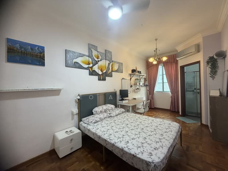 Pinewood Terrace, Pinewood Grove, 6 Bedrooms, 3,855 sqft, Terraced House For Sale, by Teo Alice, 500205374 - Bedroom - PropertyGuru.com.sg