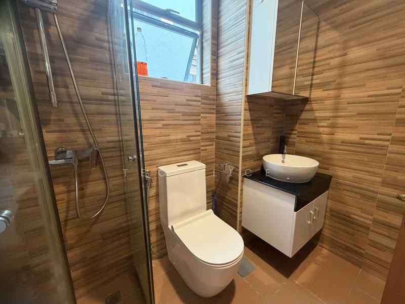 Pinewood Terrace, Pinewood Grove, 6 Bedrooms, 3,855 sqft, Terraced House For Sale, by Teo Alice, 500205374 - Bathroom - PropertyGuru.com.sg
