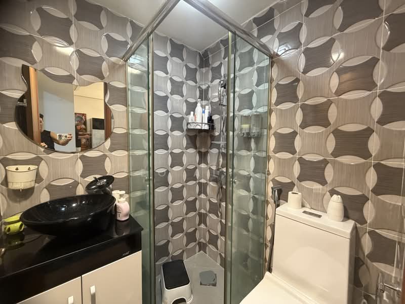 Pinewood Terrace, Pinewood Grove, 6 Bedrooms, 3,855 sqft, Terraced House For Sale, by Teo Alice, 500205374 - Bathroom - PropertyGuru.com.sg