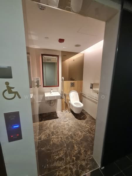 The Adelphi, 1 Coleman Street, 2,207 sqft, Office For Rent, by William Teo, 500205376 - Bathroom - CommercialGuru.com.sg