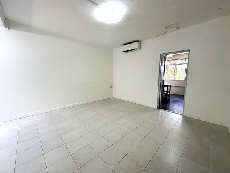 18 Tiong Bahru Road, 18 Tiong Bahru Road, 2 Bedrooms, 947 sqft, HDB Flat For Rent, by Alson Ong, 500205377 - Living Room - PropertyGuru.com.sg