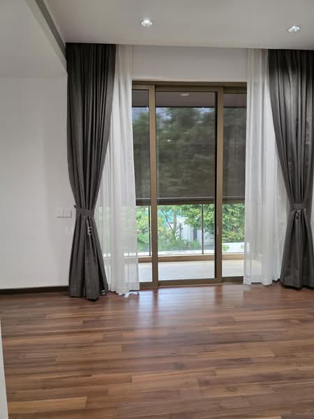 33 Devonshire, 33 Devonshire Road, 2 Bedrooms, 1,001 sqft, Apartment For Rent, by Melody Lim, 500205386 - Master Bedroom comes w balcony - PropertyGuru.com.sg