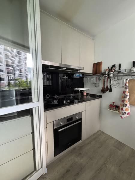 Esparina Residences, 113 Compassvale Bow, 3 Bedrooms, 1,066 sqft, Executive Condominium For Rent, by Zion Zhao 赵峻慷, 500205387 - Kitchen - PropertyGuru.com.sg