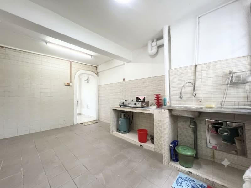 232 Lorong 8 Toa Payoh, 232 Lorong 8 Toa Payoh, 3 Bedrooms, 700 sqft, HDB Flat For Sale, by Reene Tok, 500205402 - Kitchen - PropertyGuru.com.sg