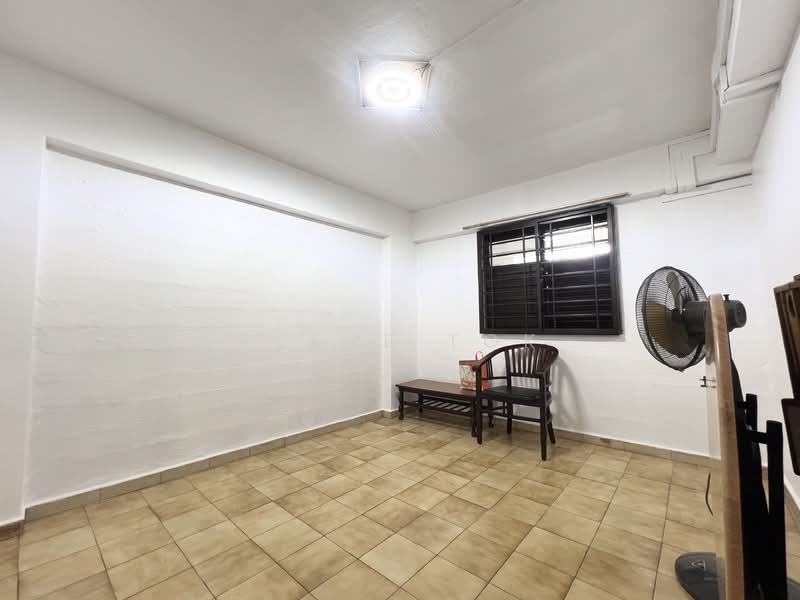 232 Lorong 8 Toa Payoh, 232 Lorong 8 Toa Payoh, 3 Bedrooms, 700 sqft, HDB Flat For Sale, by Reene Tok, 500205402 - Interior - PropertyGuru.com.sg