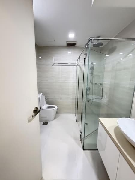 Sixth Avenue Ville, 43 Sixth Avenue, 3 Bedrooms, 1,550 sqft, Condominium For Rent, by Derick Poh, 500205420 - Bathroom - PropertyGuru.com.sg