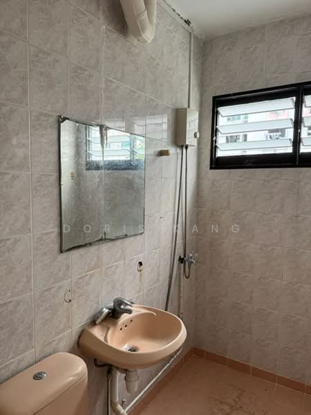 132 Yishun Street 11, 132 Yishun Street 11, 3 Bedrooms, 1,129 sqft, HDB Flat For Sale, by Doris Kang, 500205422 - Bathroom - PropertyGuru.com.sg