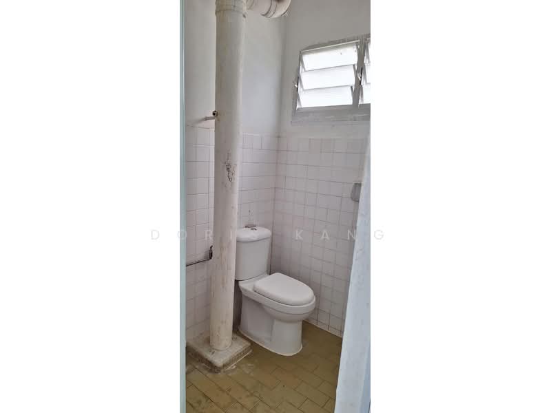 132 Yishun Street 11, 132 Yishun Street 11, 3 Bedrooms, 1,129 sqft, HDB Flat For Sale, by Doris Kang, 500205422 - Bathroom - PropertyGuru.com.sg