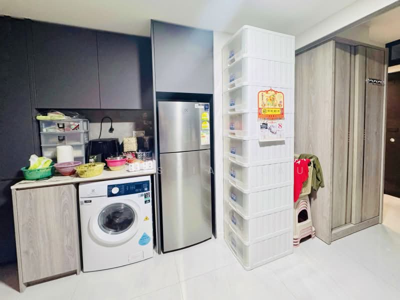 Riverfront Residences, 43 Hougang Avenue 7, 2 Bedrooms, 721 sqft, Condominium For Rent, by Sebastian Lau, 500205428 - Kitchen - PropertyGuru.com.sg