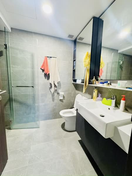 Riverfront Residences, 43 Hougang Avenue 7, 2 Bedrooms, 721 sqft, Condominium For Rent, by Sebastian Lau, 500205428 - Bathroom - PropertyGuru.com.sg