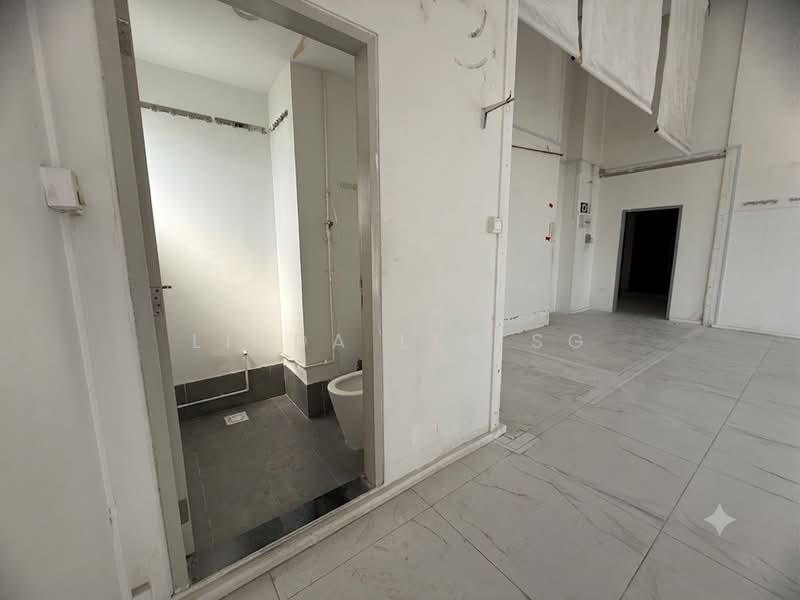 CT Hub 2, 114 Lavender Street, 1,044 sqft, Office For Rent, by Linda Lee SG, 500205451 - Bathroom - CommercialGuru.com.sg
