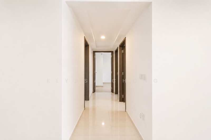 Riverfront Residences, 51 Hougang Avenue 7, 3 Bedrooms, 915 sqft, Condominium For Rent, by Klyssa Chong, 500205462 - Corridor - PropertyGuru.com.sg