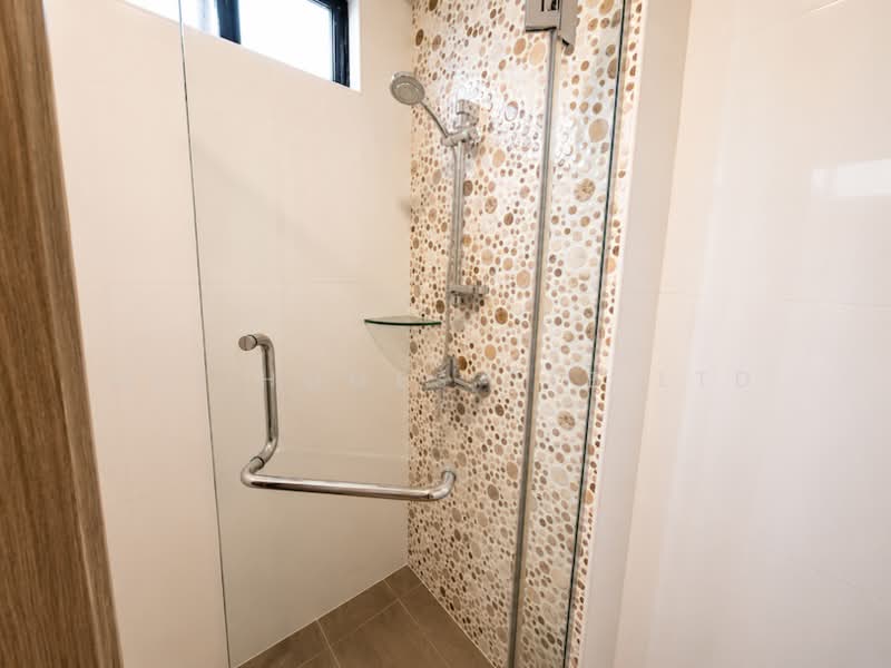 Shan Gate Apartments, 2 Shan Road, Room Rental, 231 sqft, Apartment For Rent, by Hei Homes, 500205463 - Bathroom - PropertyGuru.com.sg