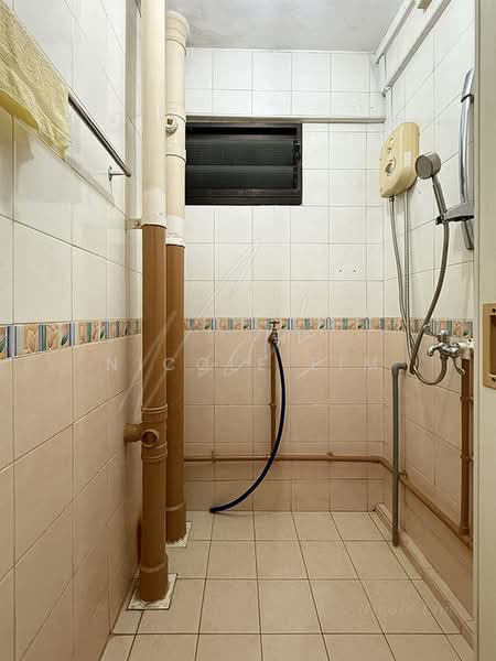 121 Yuan Ching Road, 121 Yuan Ching Road, 2 Bedrooms, 657 sqft, HDB Flat For Sale, by Nicole Lim, 500205471 - Bathroom - PropertyGuru.com.sg